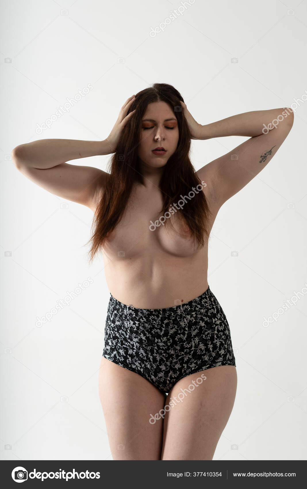 https://st3n.depositphotos.com/10086424/37741/i/1600/depositphotos_377410354-stock-photo-young-beautiful-girl-posing-nude.jpg