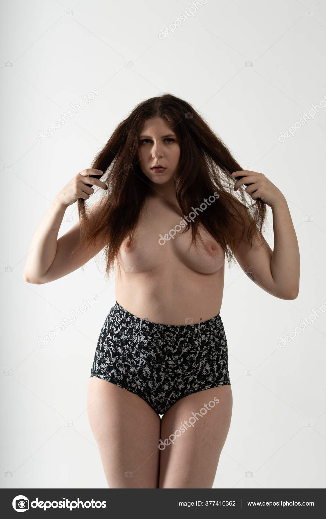 https://st3n.depositphotos.com/10086424/37741/i/1600/depositphotos_377410362-stock-photo-young-beautiful-girl-posing-nude.jpg