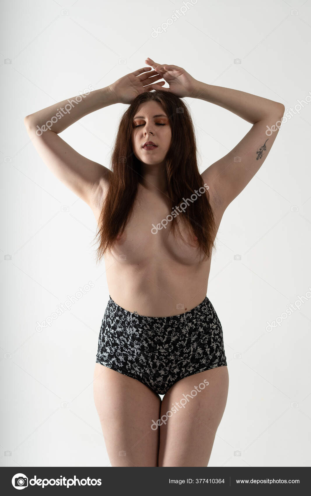 https://st3n.depositphotos.com/10086424/37741/i/1600/depositphotos_377410364-stock-photo-young-beautiful-girl-posing-nude.jpg