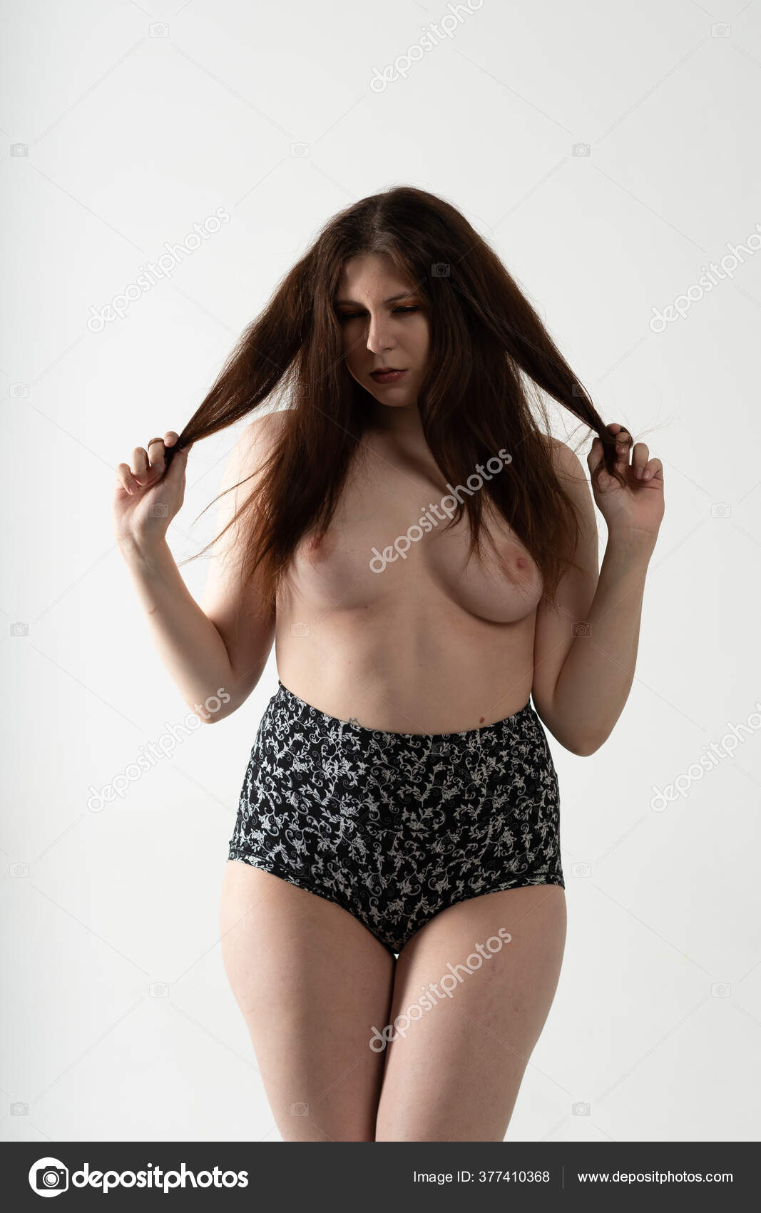 https://st3n.depositphotos.com/10086424/37741/i/1600/depositphotos_377410368-stock-photo-young-beautiful-girl-posing-nude.jpg