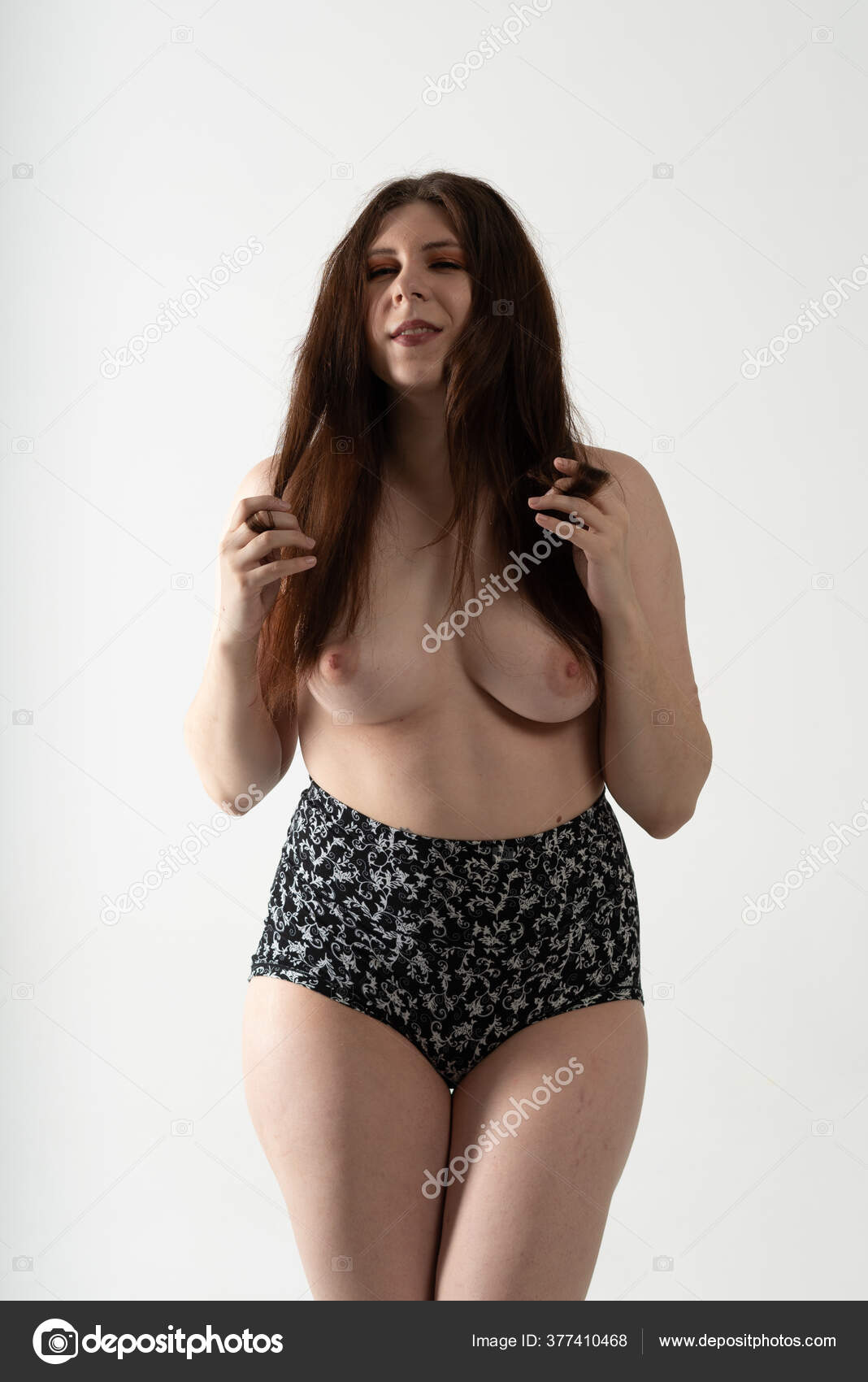 https://st3n.depositphotos.com/10086424/37741/i/1600/depositphotos_377410468-stock-photo-young-beautiful-girl-posing-nude.jpg