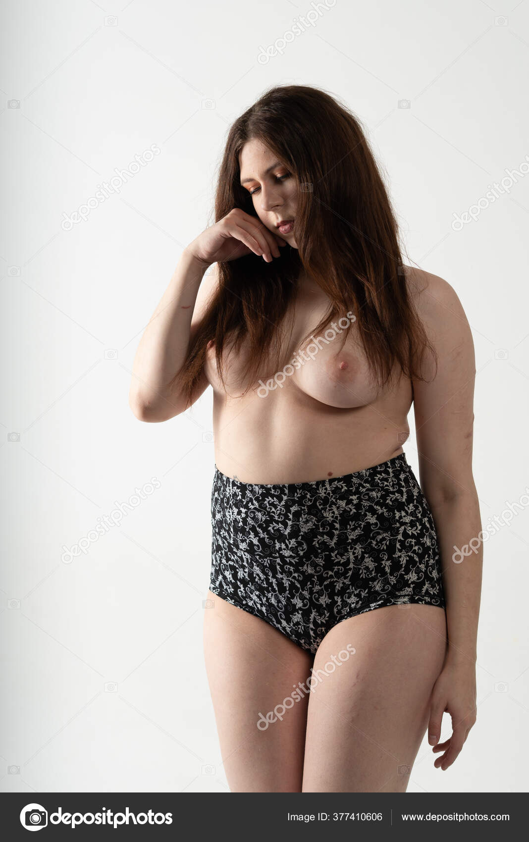 https://st3n.depositphotos.com/10086424/37741/i/1600/depositphotos_377410606-stock-photo-young-beautiful-girl-posing-nude.jpg