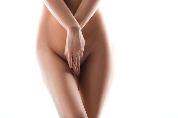 Abgeschnittene Ansicht einer nackten Frau, die die Hände isoliert auf Weiß hält — Stockfoto